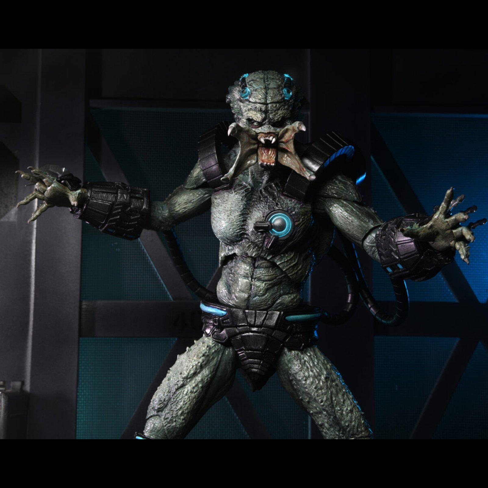 NECA Deluxe Stone Heart Predator Action Figure - Image 13