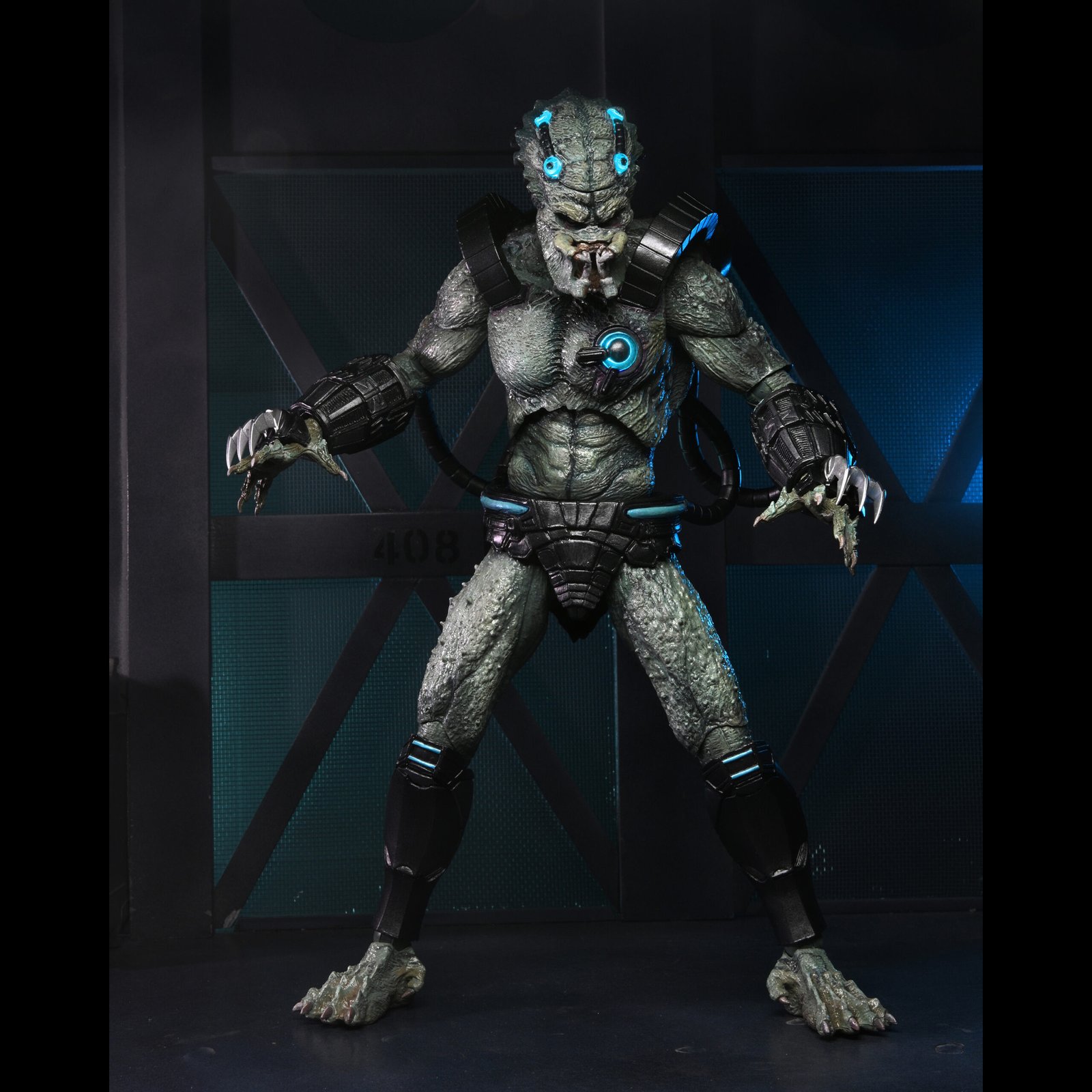 NECA Deluxe Stone Heart Predator Action Figure - Image 3