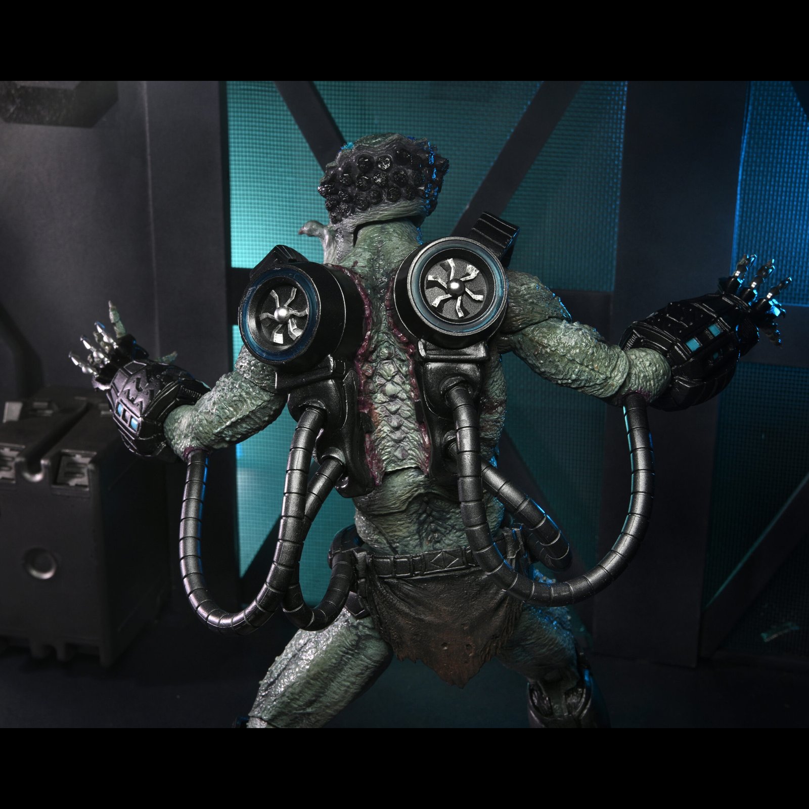 NECA Deluxe Stone Heart Predator Action Figure - Image 11