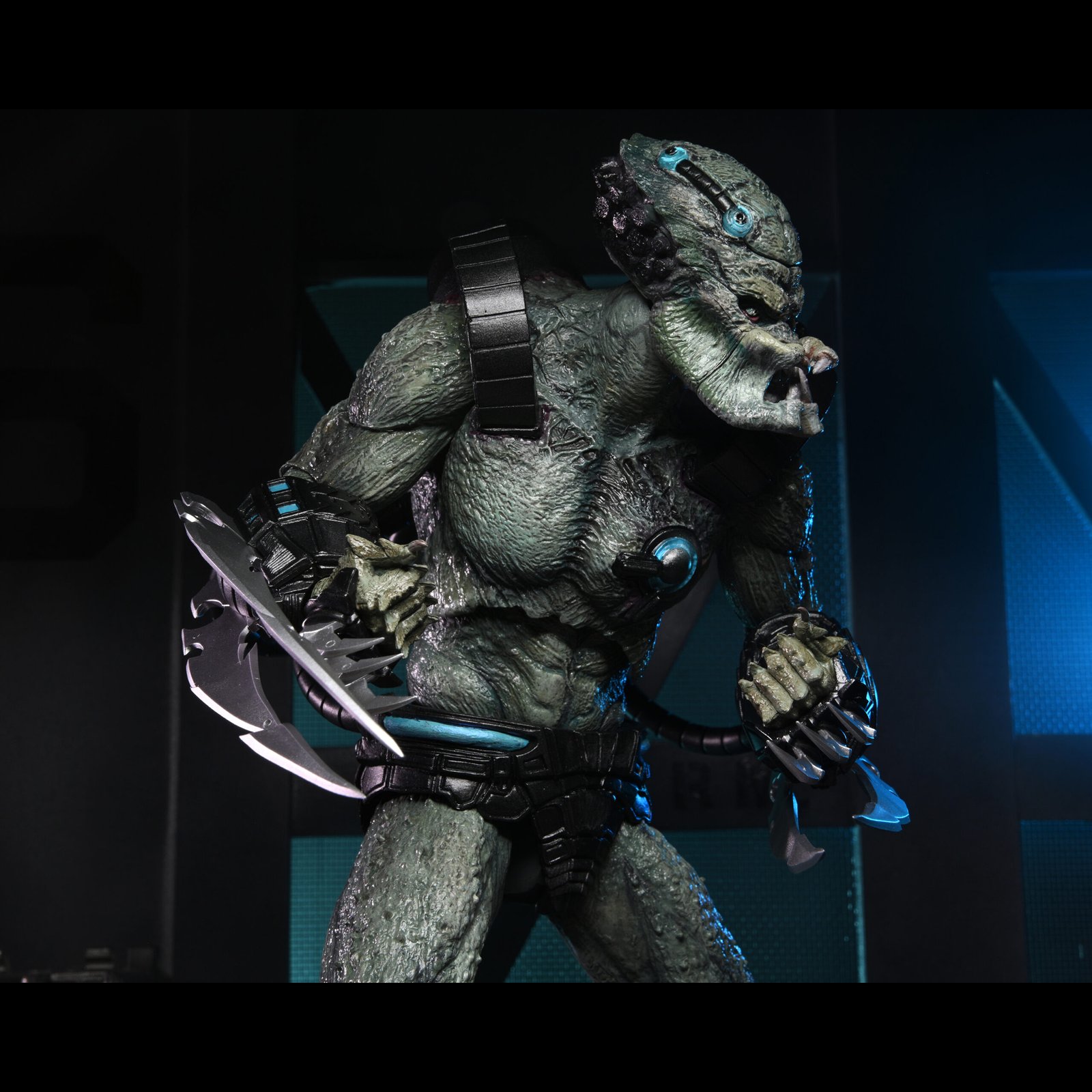 NECA Deluxe Stone Heart Predator Action Figure - Image 10